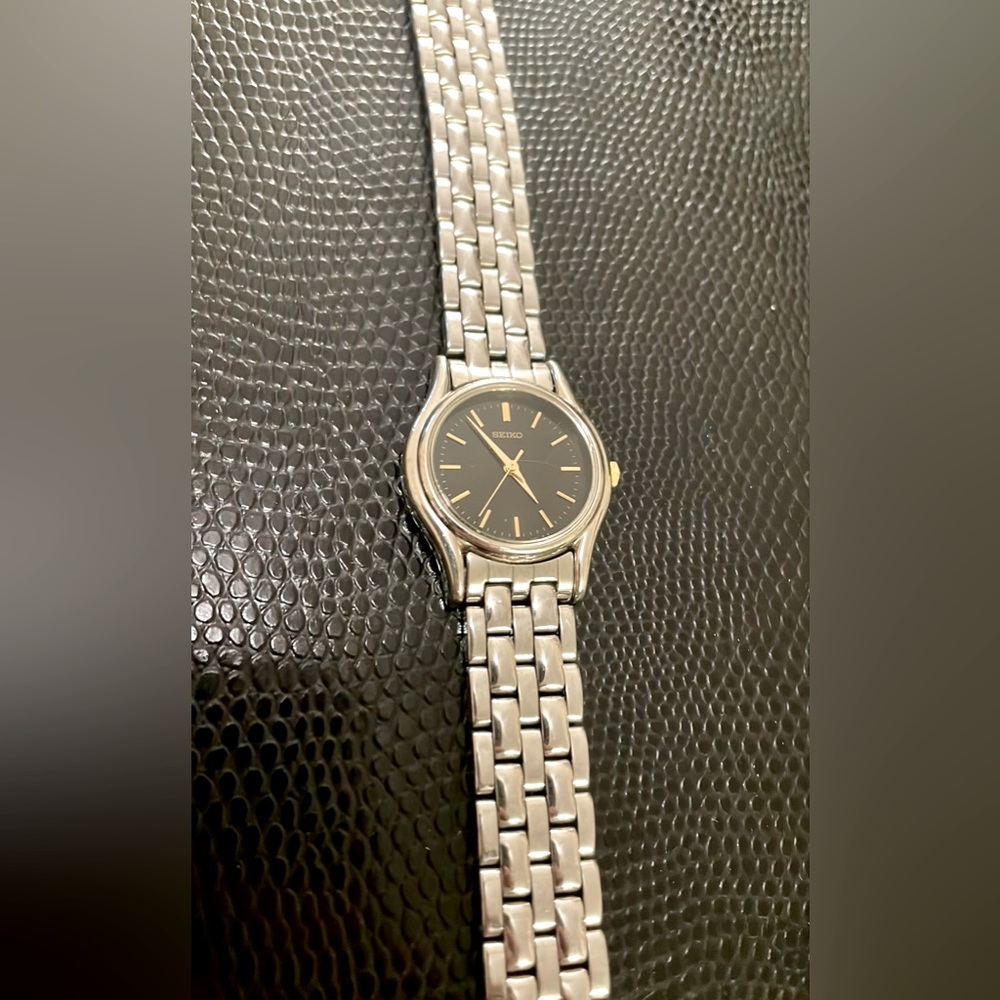Seiko 2 Tone Watch Stainless Steel Silver Gold Vintage Analog